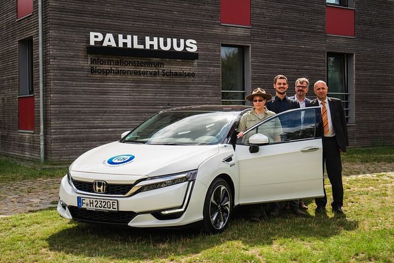 Honda übergibt Brennstoffzellenfahrzeug